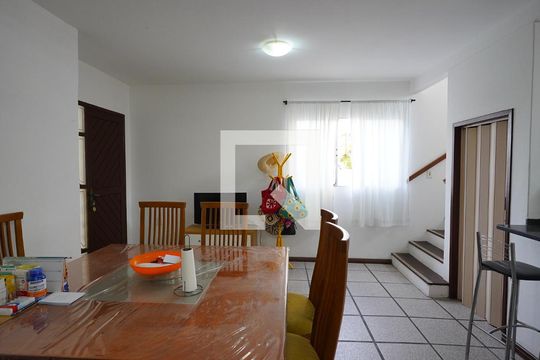 Sala de casa para alugar com 4 quartos, 210m² em Rio Tavares, Florianópolis
