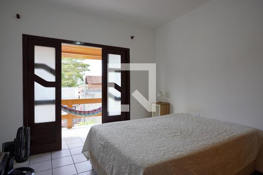Quarto 1 de casa para alugar com 4 quartos, 210m² em Rio Tavares, Florianópolis