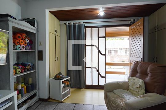 Sala 2 de casa para alugar com 4 quartos, 210m² em Rio Tavares, Florianópolis