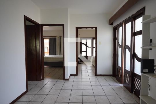 Acesso para dormitórios de casa para alugar com 4 quartos, 210m² em Rio Tavares, Florianópolis