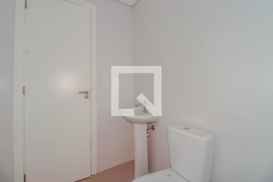 Banheiro de Serviço de apartamento à venda com 3 quartos, 374m² em Três Figueiras, Porto Alegre
