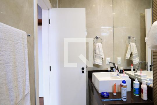 Banheiro de apartamento à venda com 3 quartos, 180m² em Renascença, Belo Horizonte