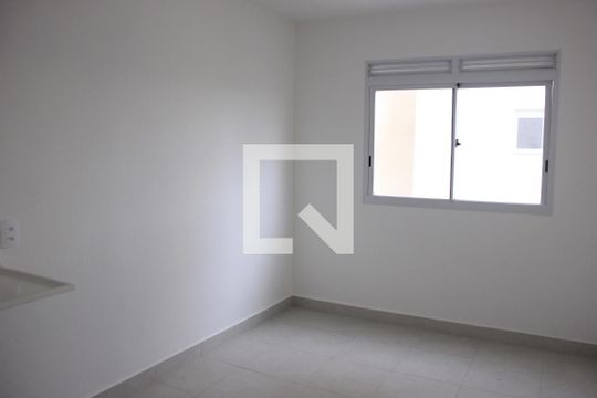 Sala com cozinha e tanque de apartamento para alugar com 2 quartos, 32m² em Vila Maria, Guarulhos