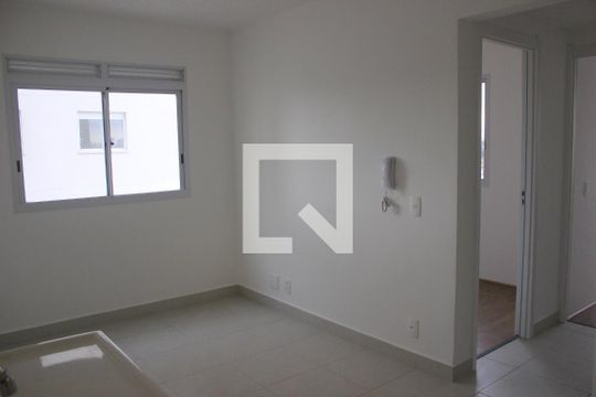 Sala com cozinha e tanque de apartamento para alugar com 2 quartos, 32m² em Vila Maria, Guarulhos