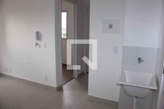 Sala com cozinha e tanque de apartamento para alugar com 2 quartos, 32m² em Vila Maria, Guarulhos
