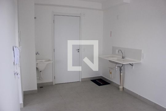 Sala com cozinha e tanque de apartamento para alugar com 2 quartos, 32m² em Vila Maria, Guarulhos