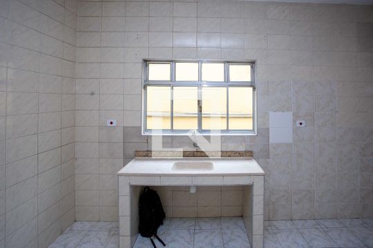 Cozinha de casa para alugar com 1 quarto, 47m² em Taboão, Diadema