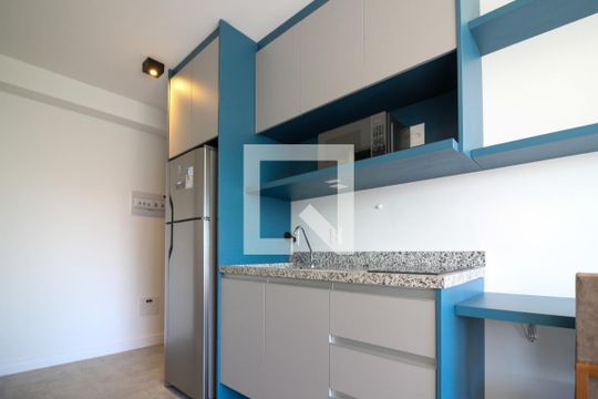 Cozinha de apartamento para alugar com 1 quarto, 24m² em Vila Cordeiro, São Paulo