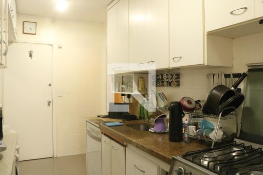 Cozinha de apartamento à venda com 2 quartos, 87m² em Perdizes, São Paulo