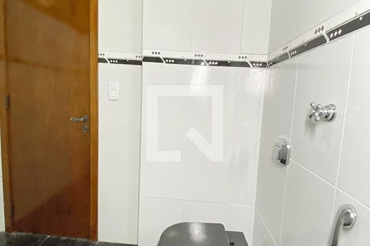 Banheiro de kitnet/studio para alugar com 1 quarto, 45m² em Feitoria, São Leopoldo
