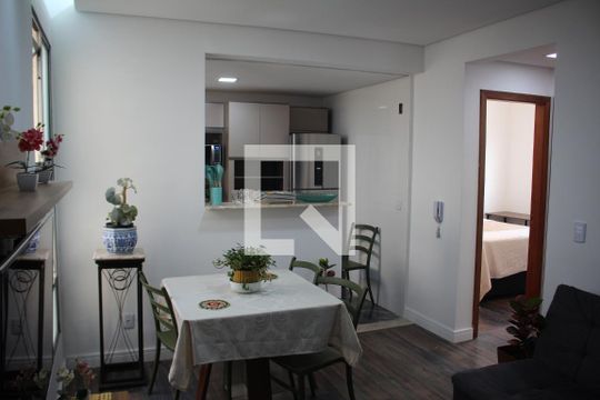 Sala de apartamento para alugar com 3 quartos, 70m² em Diamante, Belo Horizonte
