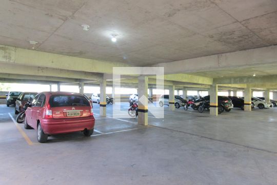 Garagem de apartamento para alugar com 2 quartos, 45m² em Juliana, Belo Horizonte