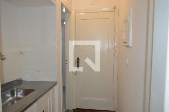 Cozinha de kitnet/studio para alugar com 1 quarto, 28m² em Liberdade, São Paulo