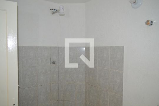 Banheiro de kitnet/studio para alugar com 1 quarto, 28m² em Liberdade, São Paulo