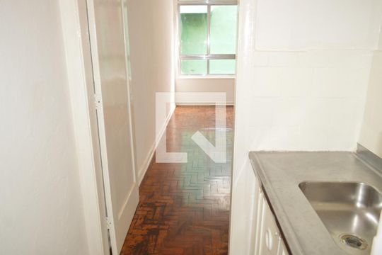 Cozinha de kitnet/studio para alugar com 1 quarto, 28m² em Liberdade, São Paulo