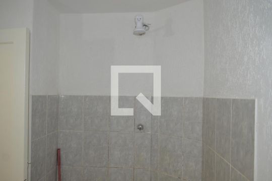 Banheiro de kitnet/studio para alugar com 1 quarto, 28m² em Liberdade, São Paulo