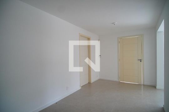 Sala 2 de casa à venda com 2 quartos, 110m² em Vila Nova, Novo Hamburgo