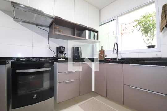 Cozinha de apartamento à venda com 2 quartos, 50m² em Vila Apiai, Santo André