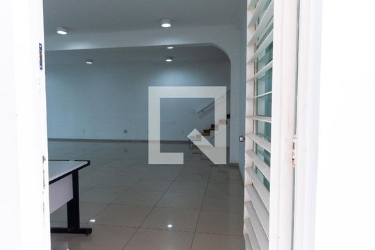 Sala de casa para alugar com 5 quartos, 468m² em Bela Aliança, São Paulo