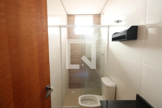 Banheiro de apartamento à venda com 2 quartos, 51m² em Vila Carrão, São Paulo