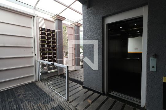 Entrada de apartamento à venda com 2 quartos, 51m² em Vila Carrão, São Paulo