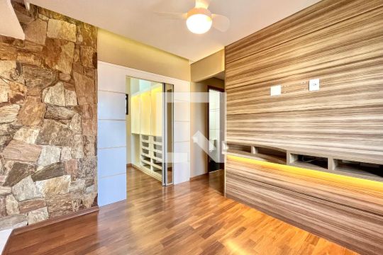 Suite de apartamento para alugar com 2 quartos, 98m² em Vila Alexandria, São Paulo