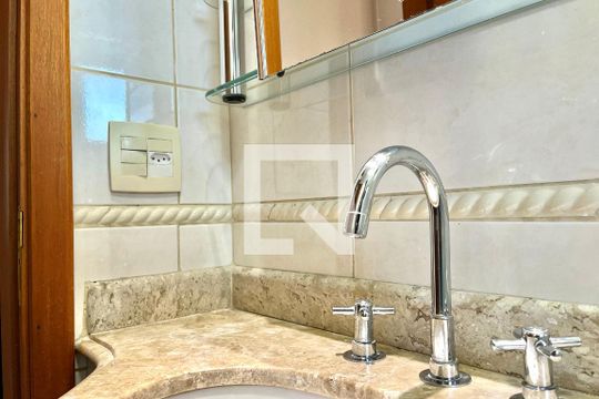 Banheiro da Suíte 2 de apartamento para alugar com 2 quartos, 98m² em Vila Alexandria, São Paulo