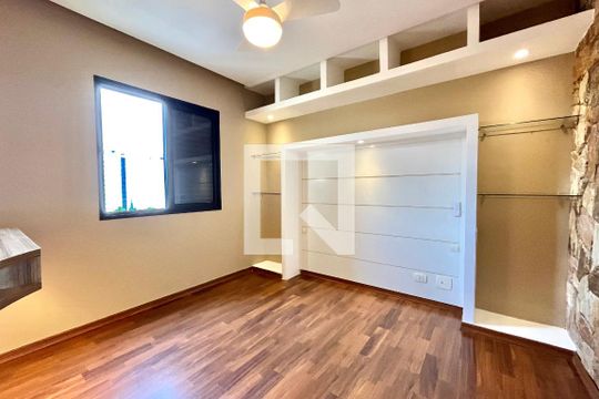 Suite de apartamento para alugar com 2 quartos, 98m² em Vila Alexandria, São Paulo