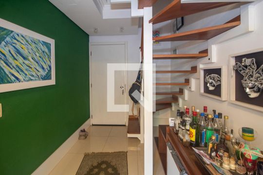 Sala de casa à venda com 3 quartos, 184m² em Teresópolis, Porto Alegre