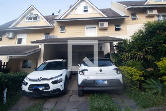 Fachada de casa à venda com 3 quartos, 184m² em Teresópolis, Porto Alegre