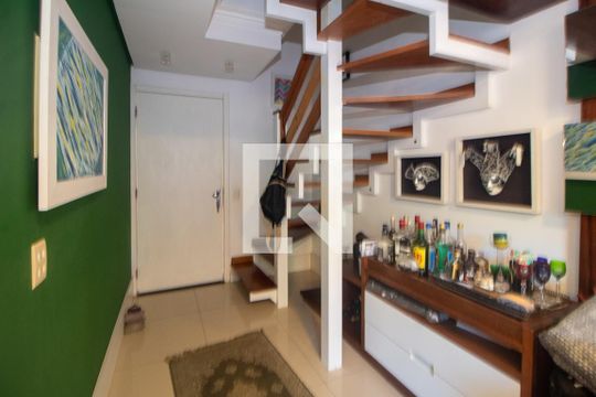 Sala de casa à venda com 3 quartos, 184m² em Teresópolis, Porto Alegre