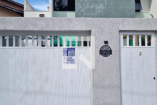 Placa de casa para alugar com 4 quartos, 250m² em Serra Grande, Niterói