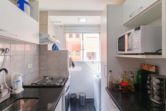 Cozinha e área de serviço de apartamento à venda com 2 quartos, 43m² em Conceicao, Osasco