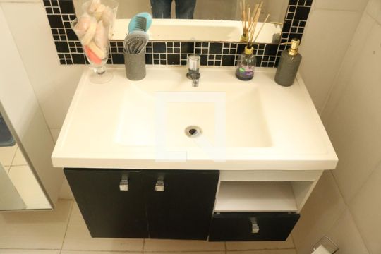 Banheiro de apartamento para alugar com 2 quartos, 70m² em Pompeia, São Paulo