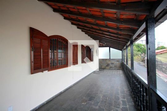 Varanda de casa à venda com 4 quartos, 431m² em Ipiranga, Belo Horizonte