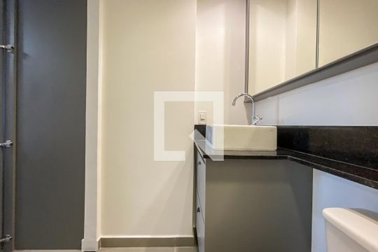 Banheiro de kitnet/studio para alugar com 1 quarto, 28m² em Vila Mariana, São Paulo