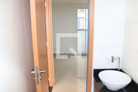 Banheiro de apartamento para alugar com 2 quartos, 60m² em Jardim Gramado, Goiânia