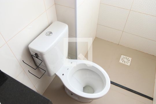 Banheiro de apartamento para alugar com 2 quartos, 60m² em Jardim Gramado, Goiânia