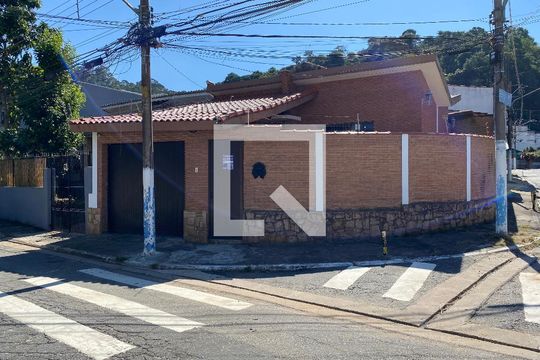 Fachada de casa para alugar com 2 quartos, 500m² em Jardim Virginia Bianca, São Paulo