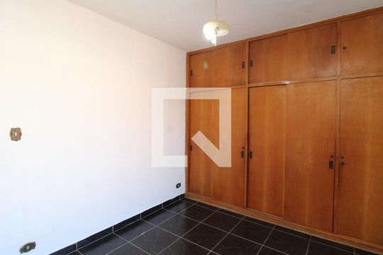 Quarto 1 de casa para alugar com 2 quartos, 500m² em Jardim Virginia Bianca, São Paulo