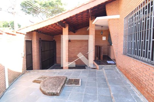 Quintal de casa para alugar com 2 quartos, 500m² em Jardim Virginia Bianca, São Paulo