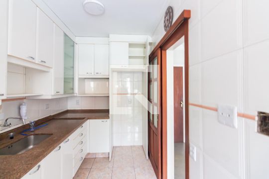 Cozinha de apartamento à venda com 2 quartos, 60m² em Vila Yara, Osasco