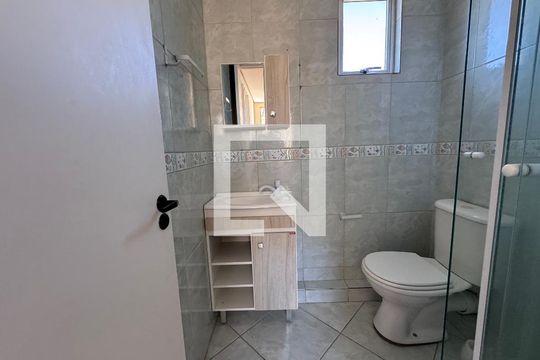 Banheiro de apartamento à venda com 2 quartos, 43m² em Rio dos Sinos, São Leopoldo