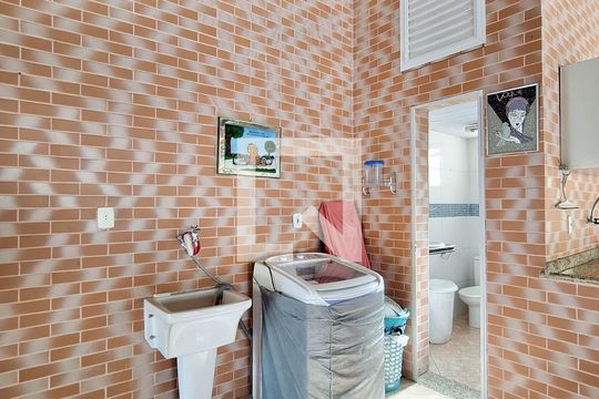 Área de Serviço de casa à venda com 3 quartos, 310m² em Piratininga, Niterói