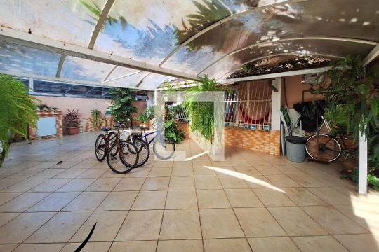 Quintal de casa à venda com 3 quartos, 310m² em Piratininga, Niterói