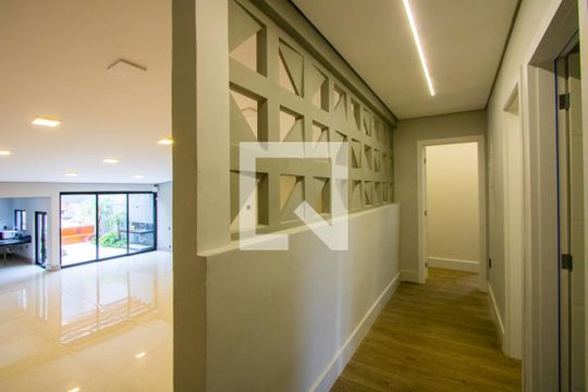 Corredor de casa à venda com 3 quartos, 262m² em Jardim Bela Vista, Santo André