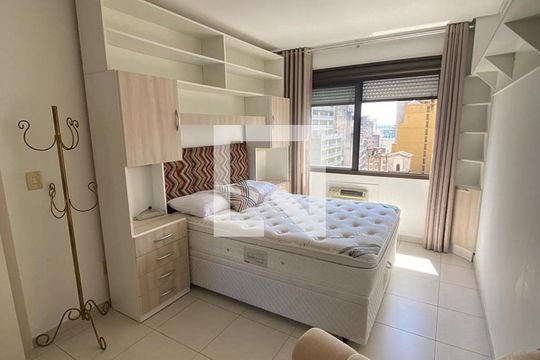 Quarto de apartamento à venda com 1 quarto, 57m² em Centro Histórico, Porto Alegre