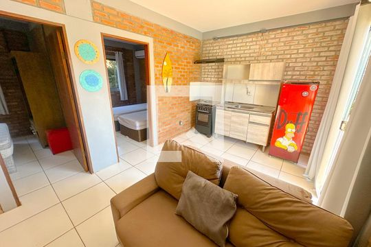 Sala de apartamento para alugar com 2 quartos, 60m² em São João do Rio Vermelho, Florianópolis
