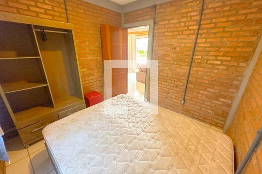 Quarto 1 de apartamento para alugar com 2 quartos, 60m² em São João do Rio Vermelho, Florianópolis