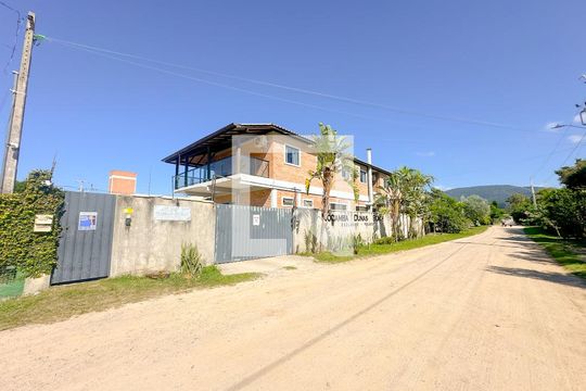 Vista da Rua de apartamento para alugar com 2 quartos, 60m² em São João do Rio Vermelho, Florianópolis
